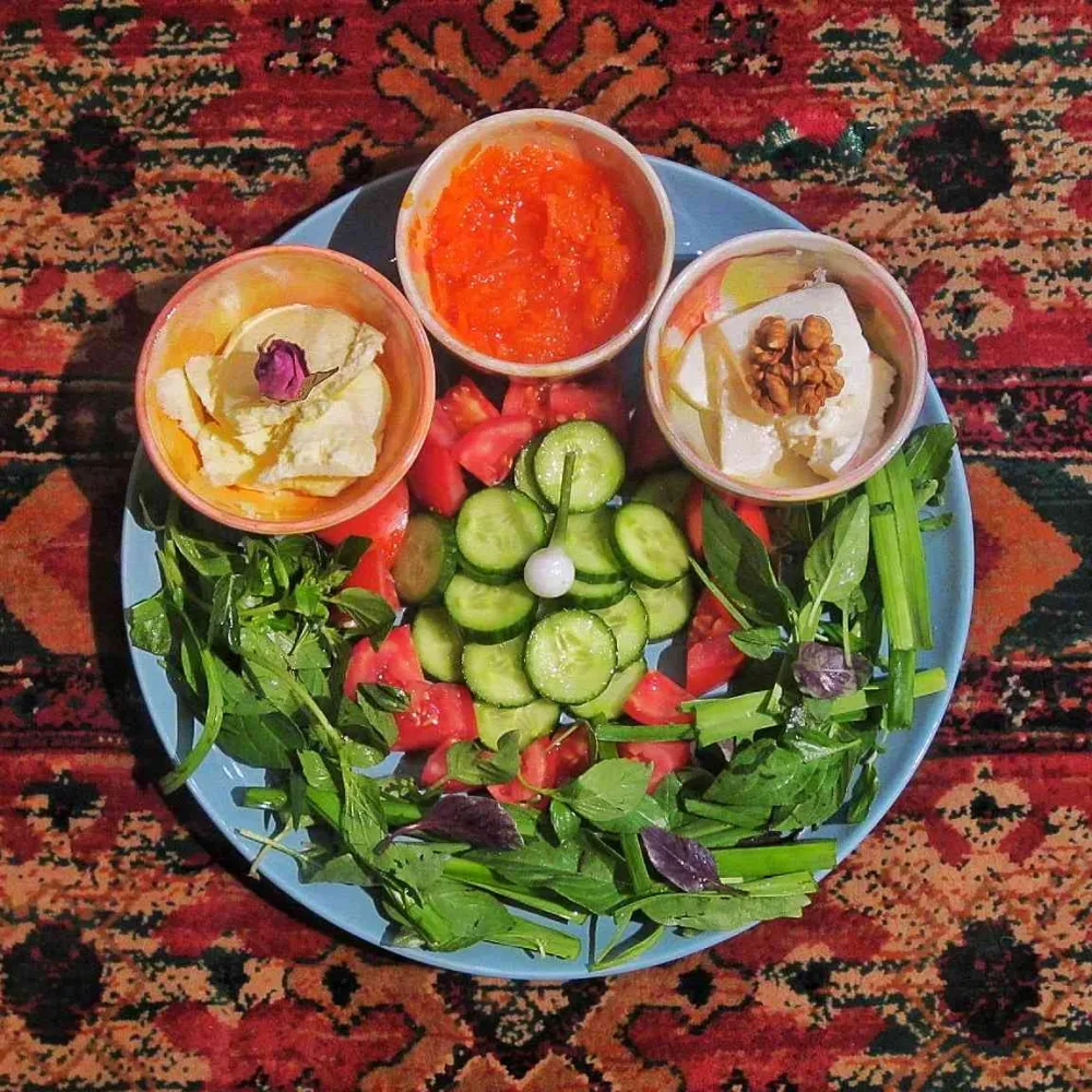صبحانه ایرانی در کافه آقاجان