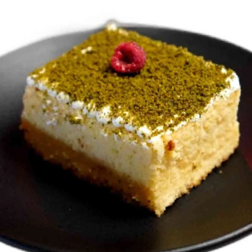 کیک سه شیر پسته در بام لانژ