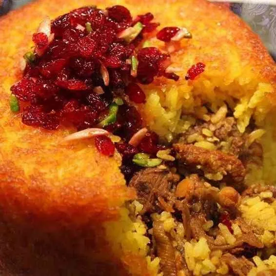 ته چین قیمه در کافه رستوران گلچین